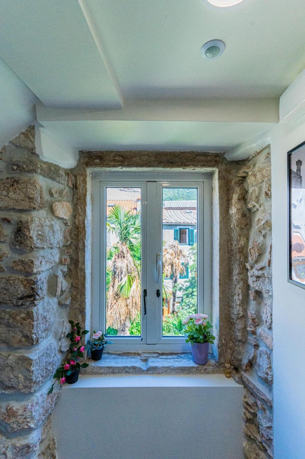 Apartments Rose Cres Εξωτερικό φωτογραφία