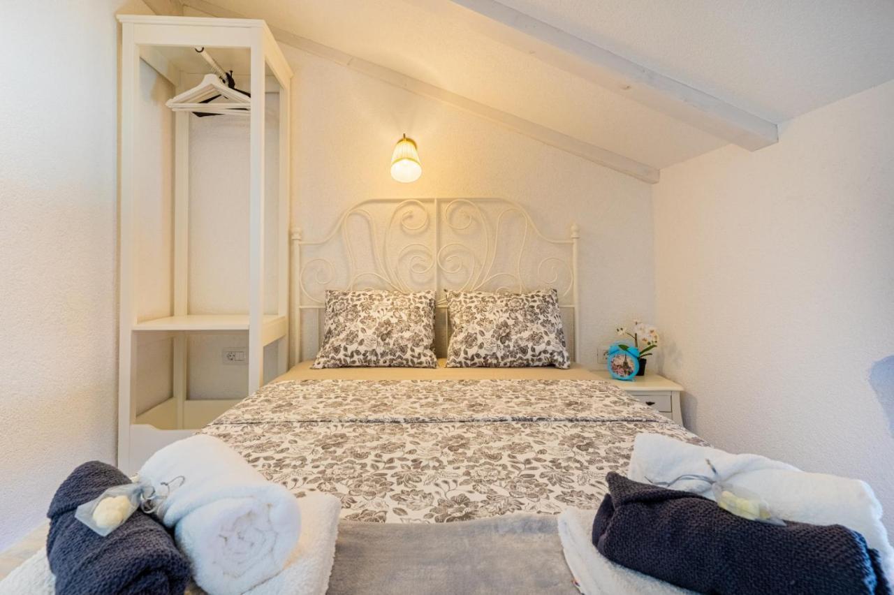 Apartments Rose Cres Εξωτερικό φωτογραφία