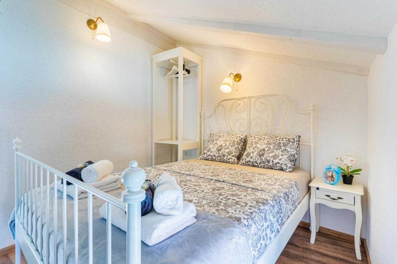 Apartments Rose Cres Εξωτερικό φωτογραφία