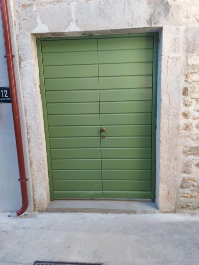 Apartments Rose Cres Εξωτερικό φωτογραφία