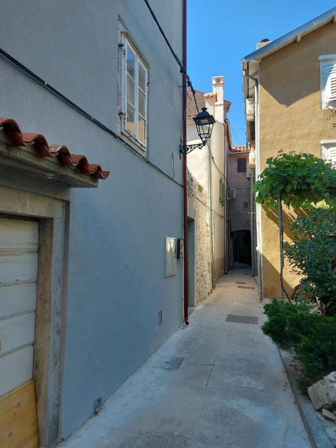 Apartments Rose Cres Εξωτερικό φωτογραφία