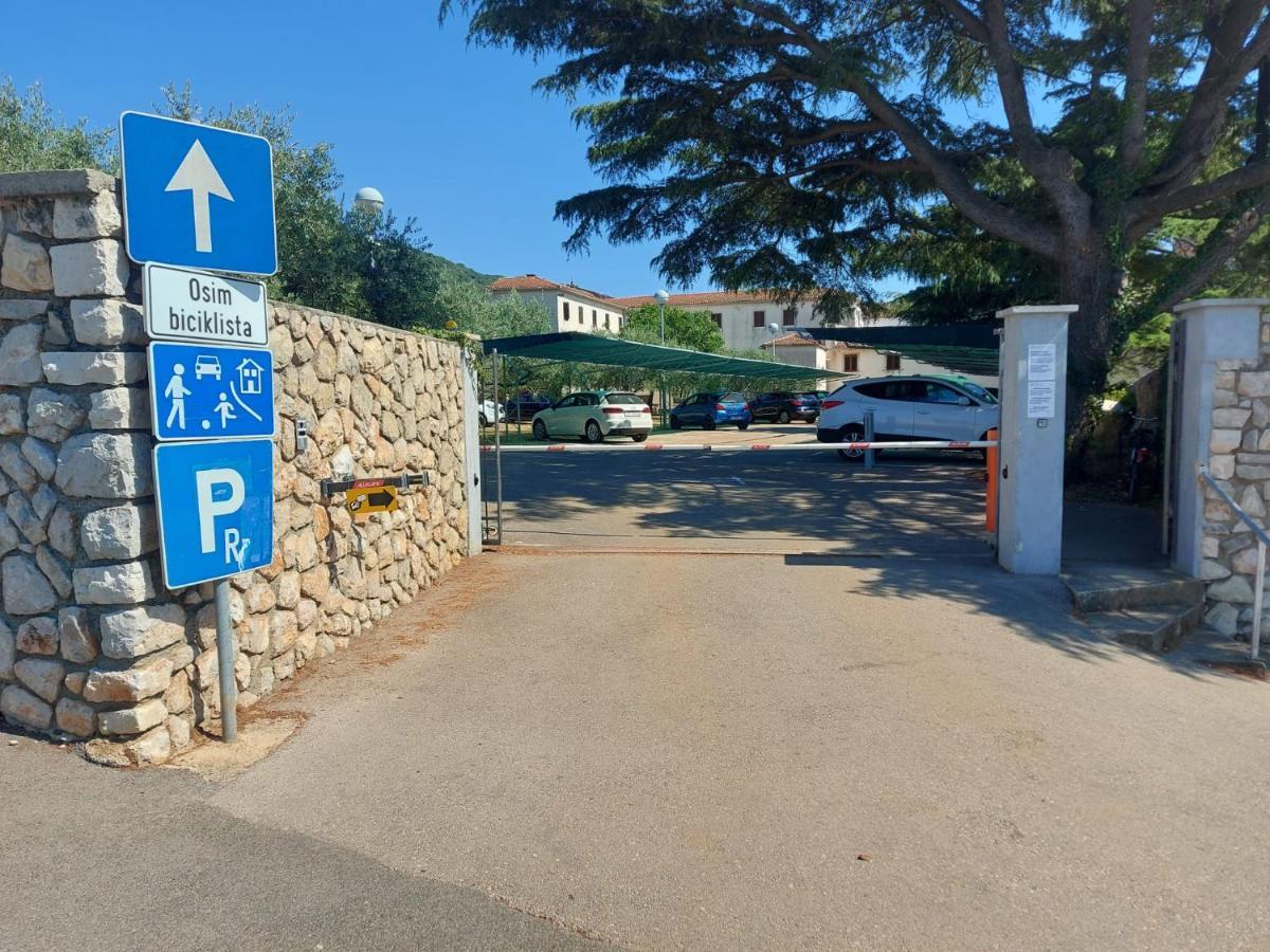 Apartments Rose Cres Εξωτερικό φωτογραφία