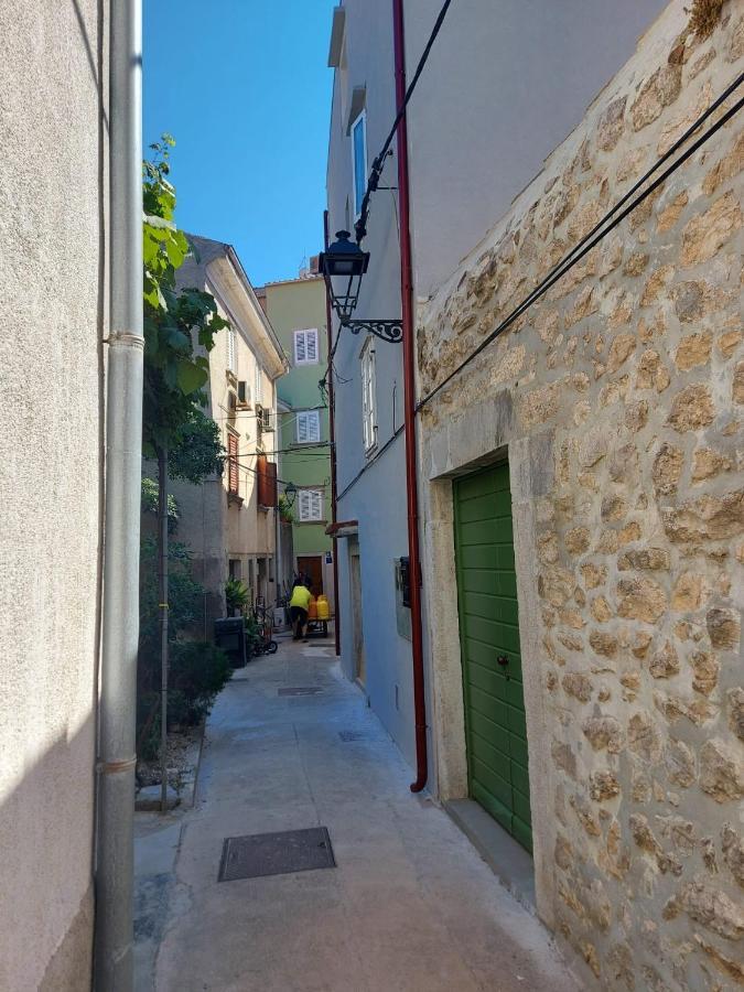 Apartments Rose Cres Εξωτερικό φωτογραφία
