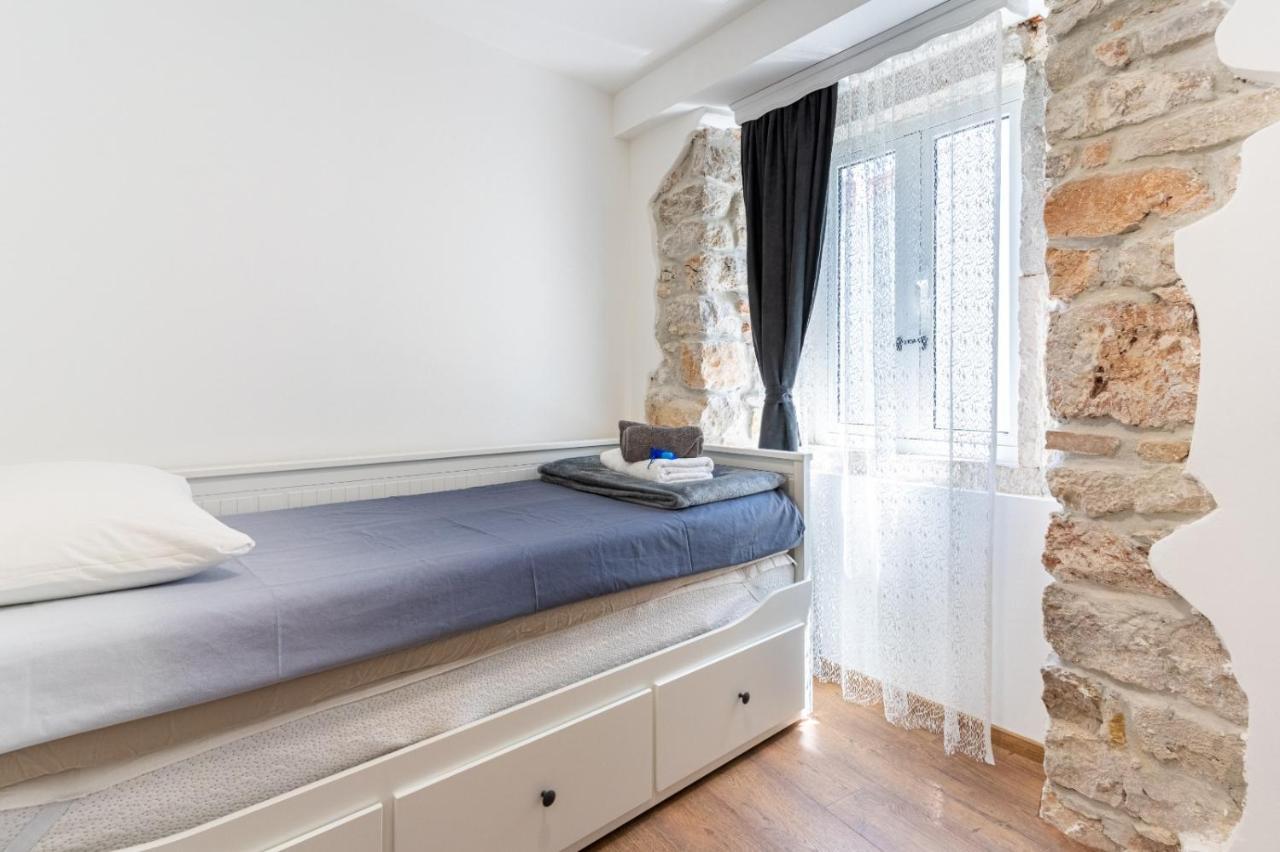 Apartments Rose Cres Εξωτερικό φωτογραφία